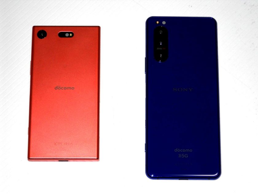 Sonyの「Xperia XZ1 compact(SO-02K)」と「Xperia 5Ⅱ(SO-52A)」のバック側